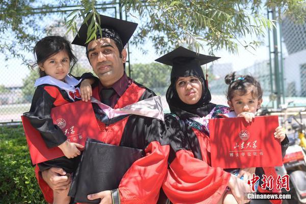 特种兵四年前救下小蜂鸟 每个春天其都飞回来看他_CN2数据备份