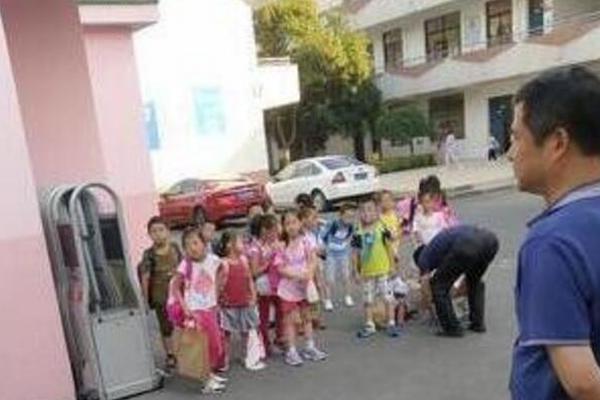 英国小学要搞“杀猪计划”_9929流媒体解锁