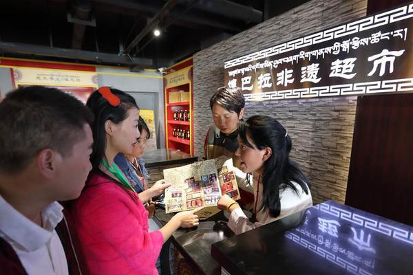 王健林宣布万达重返足球圈 立足青训振兴中国足球