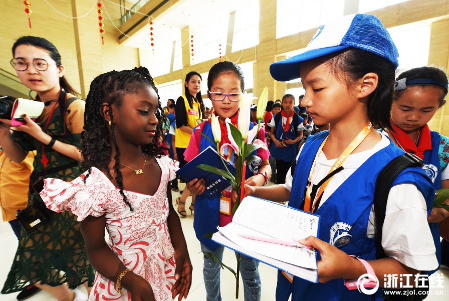 国内驾考太难？此国家考驾照居然要学漂移 简直没法比_挂机宝CMIN2
