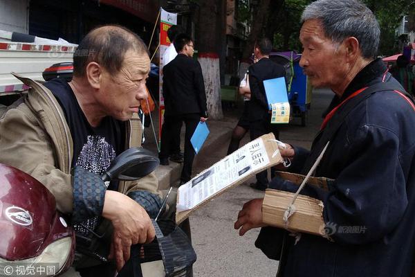 搞怪夫妻打造90平彩虹家 红绿搭配撞色太大胆