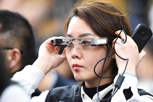 湖南妹子打造310㎡文艺之家 拥星光浴室和天台花园_9929免费试用