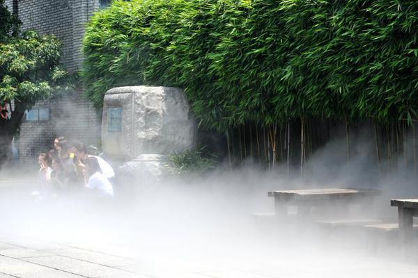 不懂人情世故的人有多惨_挂机宝爬虫