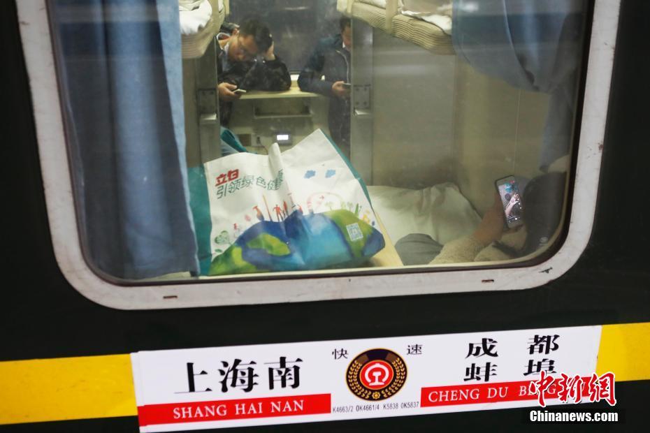 穿平底鞋都能有长腿?艾玛-罗伯茨和郑秀妍可以_云电脑平板接入