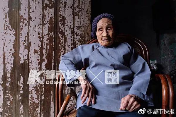 视频-世乒赛男单颁奖仪式 马龙捧起圣勃莱德杯_US CN2 server