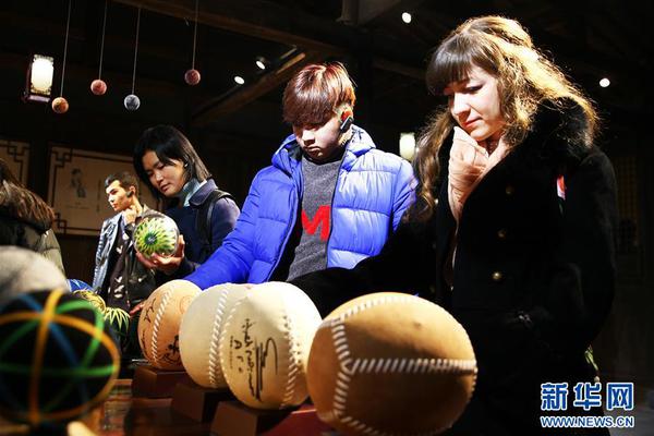 Baby疑似开眼角?眼线就能放大双眼啊_9929解锁ChatGPT