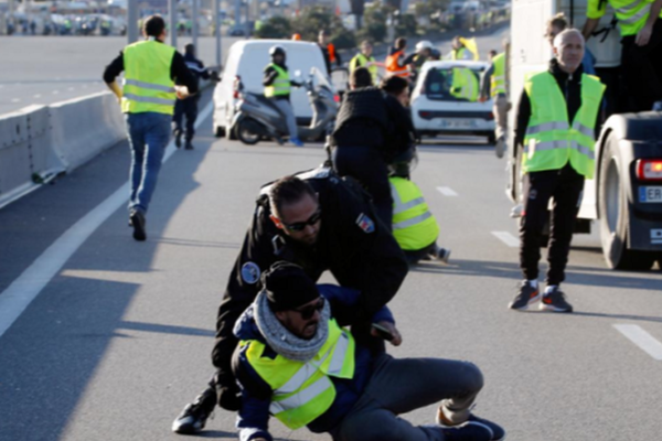 湖南4男子深夜砸百余台豪车 作案18起窃财10多万_CN2服务器流媒体
