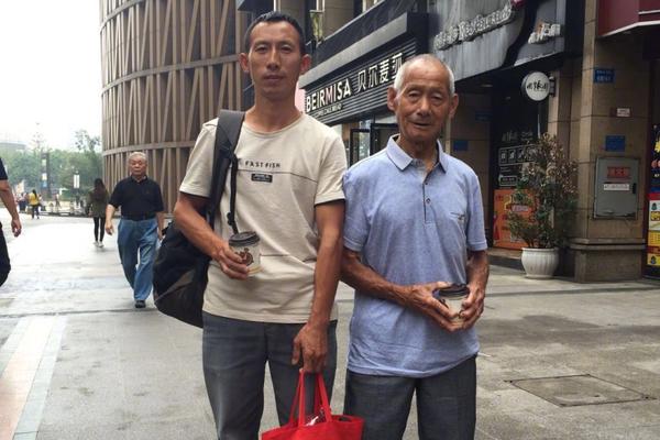 彭丽媛邀请外方领导人配偶欣赏中国戏曲_9929特价VPS