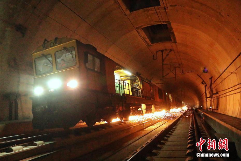 习近平会见奥地利总理_挂机宝怎么用