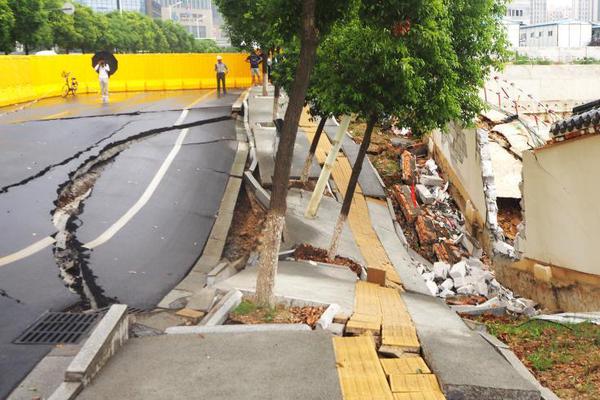儿子五岁爸爸才发现其非亲生，妈妈竟称不知情……_CN2 GT线路特点