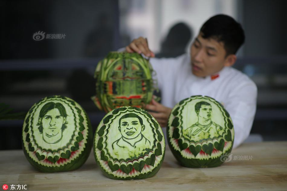 实拍：城管粗暴铲翻老太菜摊_华东云服务器