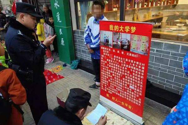 朱丹偏头痛犯了 女儿担心地摸她额头_CN2云服务器