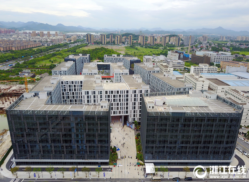 塞弗洛萨试水自由市场 前防守二阵球员恐难留爵士_AI云电脑