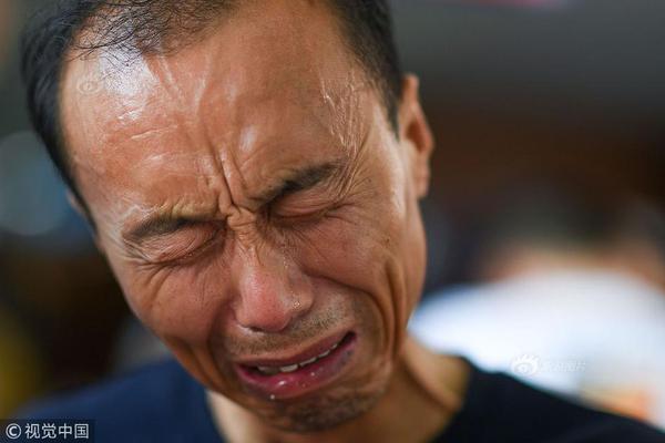 五旬环卫工藏书7000册:曾花五千元买下清朝木刻本_云电脑平板接入