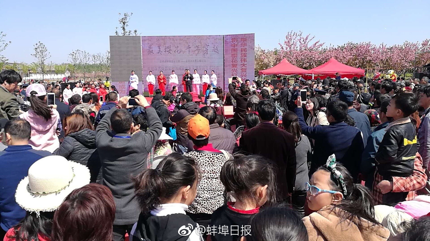 结婚1年分手?27岁港姐与67岁富豪离婚,可分对方30亿身家_学校云电脑