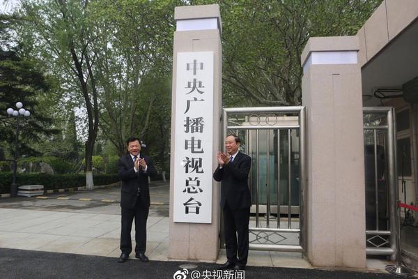 近距离看大白鲨的攻击:血盆大口令人恐惧_CN2服务器购买