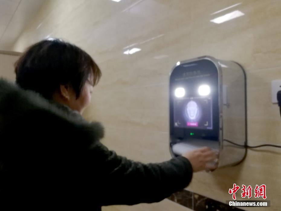 欧冠半决赛热刺0-1阿贾克斯 范德贝克一剑封喉_CN2容灾备份