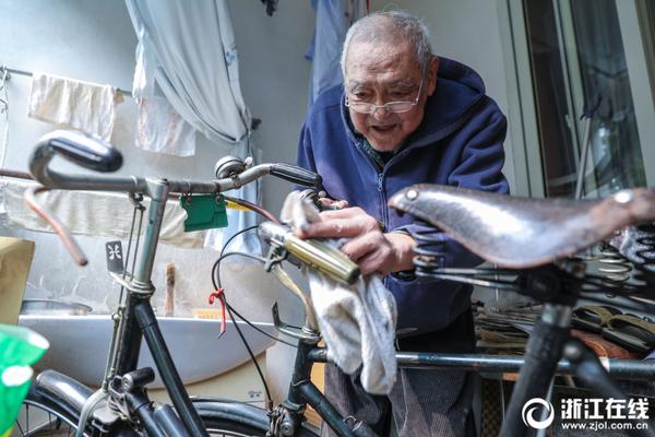 拉卡拉上市:雷军首次天使投资狂赚900倍_云服务器CentOS