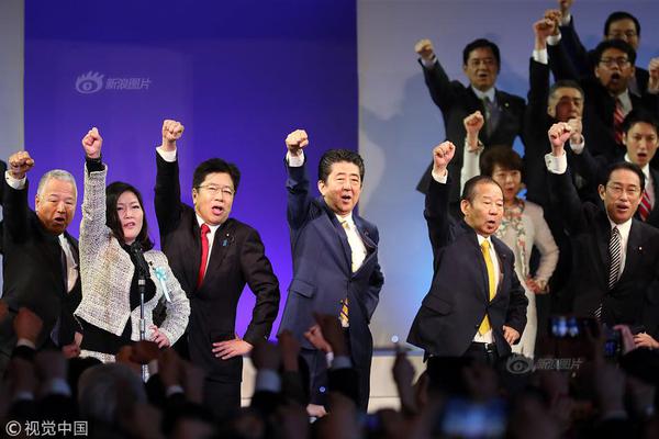 章子怡一袭红裙摇曳生姿 与汪峰贴身热舞_电商多账号管理