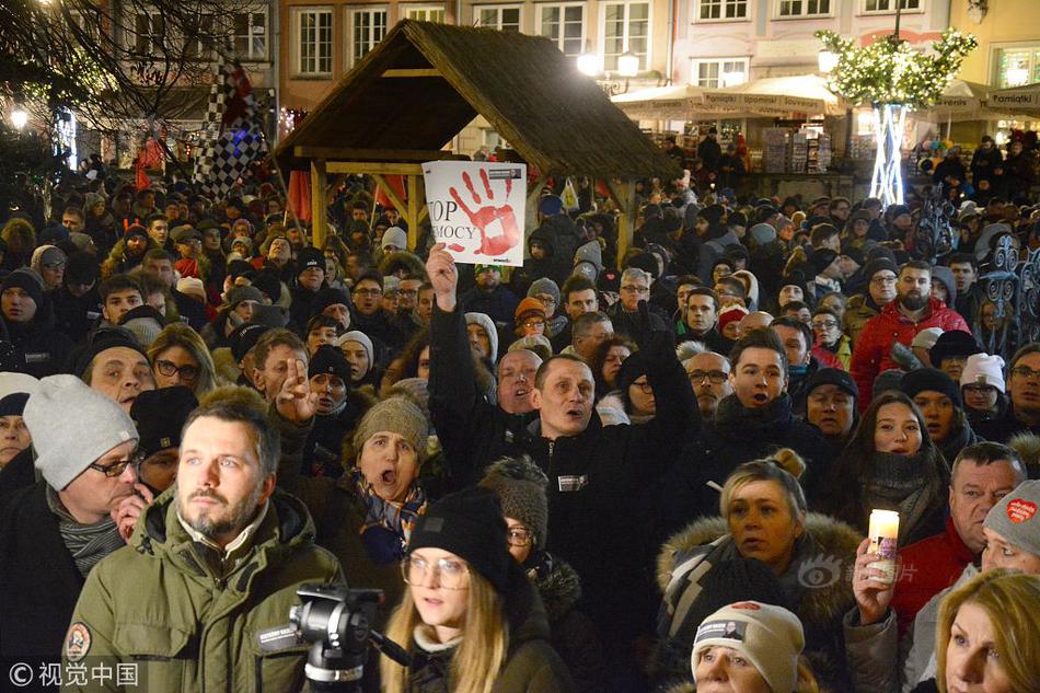 付辛博颖儿樱花树下甜蜜依偎_挂机宝挖矿