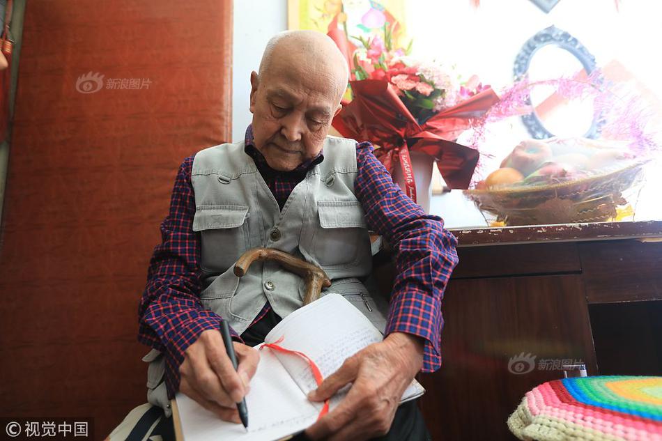 五一长假首日 高速又成“停车场”