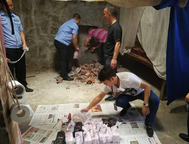 神操作!女司机开车时和老公吵架 一气之下跳车了_挂机宝价格