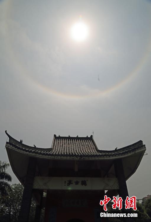 陈学冬混搭风现身机场_挂机宝电商防关联