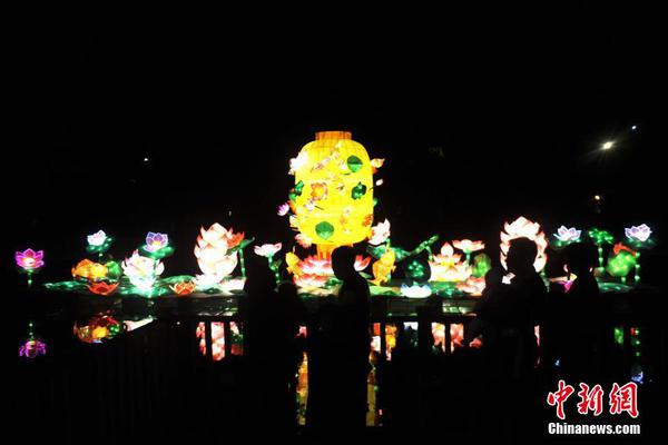 霸气！体彩2056万得主闹市区公开露脸领奖(图)_云电脑家庭共享