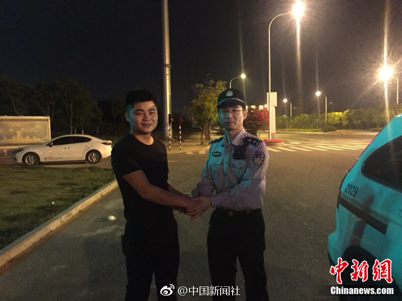 近距离看大白鲨的攻击：血盆大口令人恐惧(图)_云电脑高性能计算