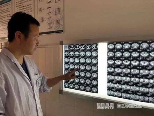 华谊兄弟上市后年度首亏 冯小刚郑恺为对赌买单_9929回程线路