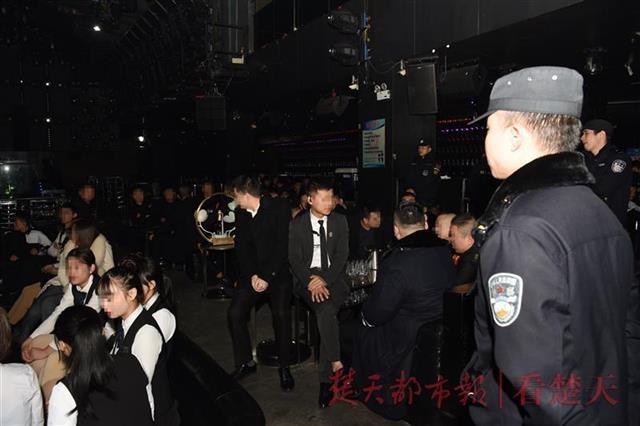 Baby疑似开眼角?眼线就能放大双眼啊_挂机宝联通