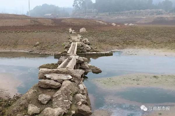 “五一”小长假将至 铁路迎出行高峰_容器云服务器