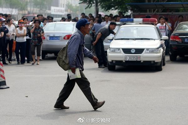 林允演绎日式复古风情_大模型训练