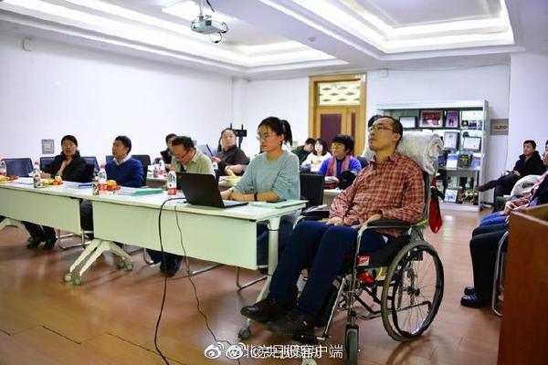 女局长发飙质问发言群众“你住哪”!跋扈官威从何而来?_挂机宝联通