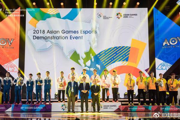路遇校园行凶 20岁女大学生为同学挡8刀_云服务器2G内存