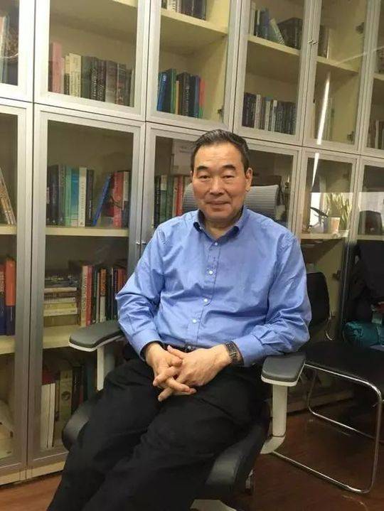 荣耀加速布局潮玩门店 手机厂商线下渠道竞争加剧_9929代码仓库