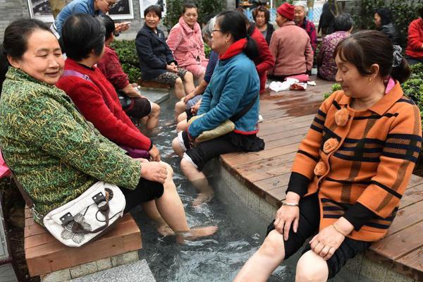 居民购房杠杆率连降5个季度 房价涨幅将收窄_云实训平台