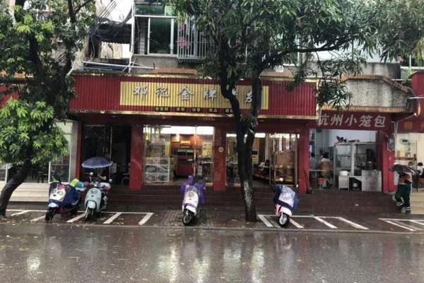 南海上演全武行,越南海警船高速撞向印尼军舰,双方展开接舷战_CN2服务器高峰时段
