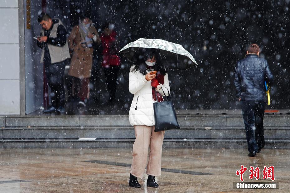 2岁女童在姐姐眼前遭车碾压身亡 司机穿着拖鞋_CN2服务器购买