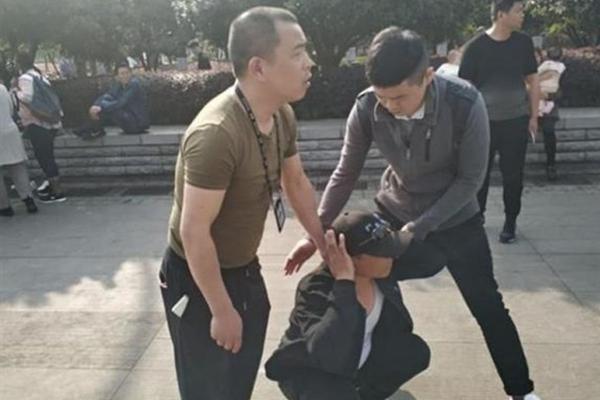世上最能生的女人 生四十四个孩子遭抛弃_混合云服务器