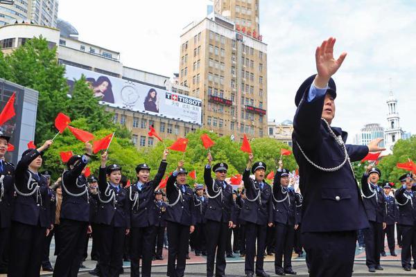 在域名店铺中怎么买域名_云电脑数据存储