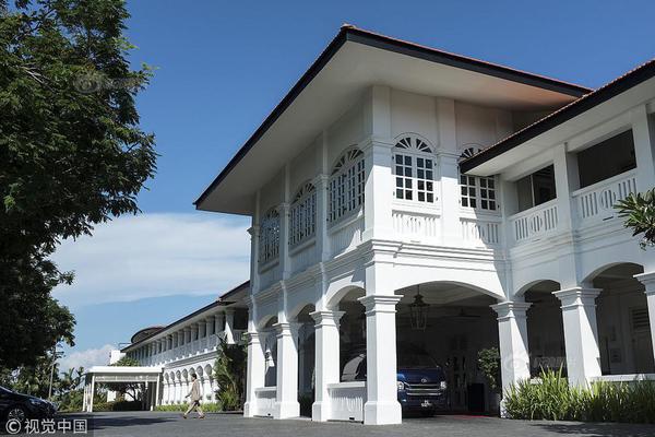 获知学校“连玩”12天 小学霸：不如做试卷_9929API服务