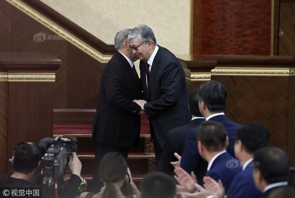 曝李可等入籍球员进里皮考察范围 郑智不排除回归_API服务器