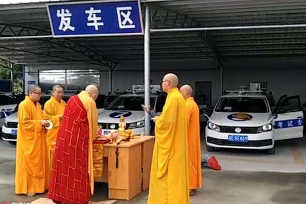 美版王思聪富可敌国 6亿元豪宅专用来约美女_CN2两地三中心