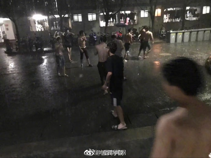 习近平会见吉尔吉斯斯坦总统热恩别科夫_多终端协同