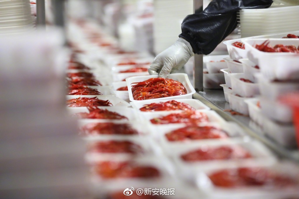 美舰载无人加油机今年首飞 或提高航母打击范围_CN2业务服务器