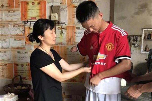 刘诗诗升级当妈：小朋友超级可爱_挂机宝不支持3D游戏