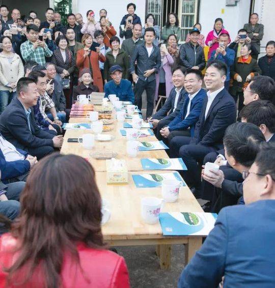 大学校园鲜花盛开 争奇斗艳_9929低价VPS