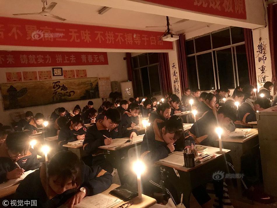 组图:张国荣唐鹤德陈淑芬30年前旧照曝光 哥哥面露青涩笑容纯真_七牛云服务器