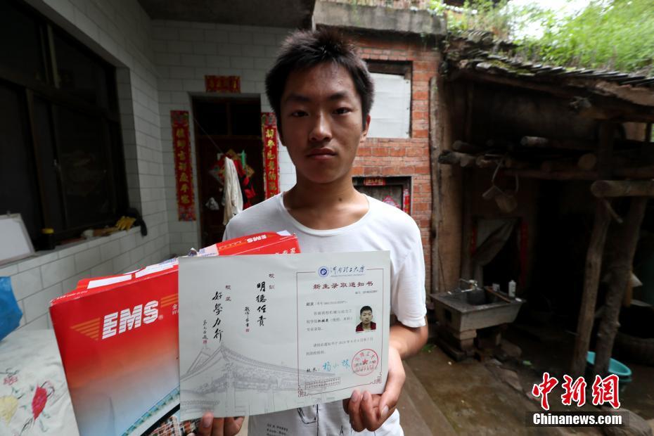 俄电台将播乌总统8年前主持的魔术节目 网友嘲讽